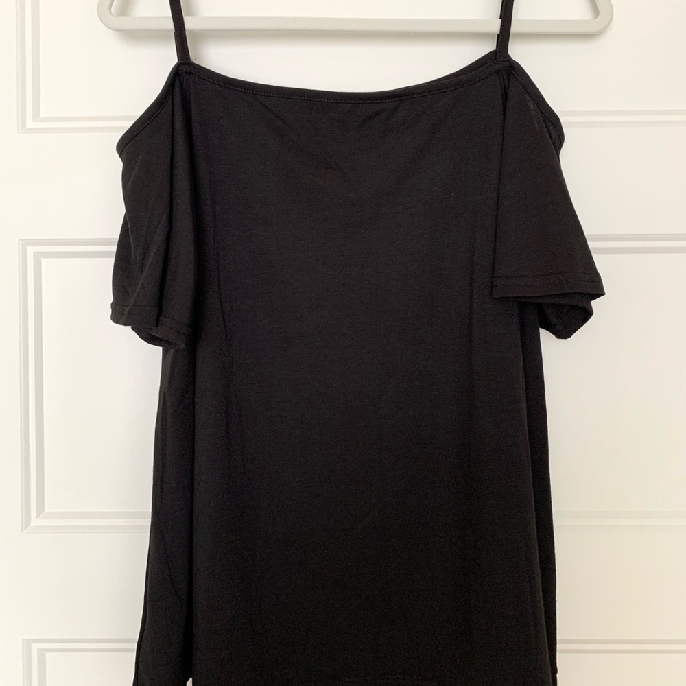 Black Cold Exposed Off Shoulder Top